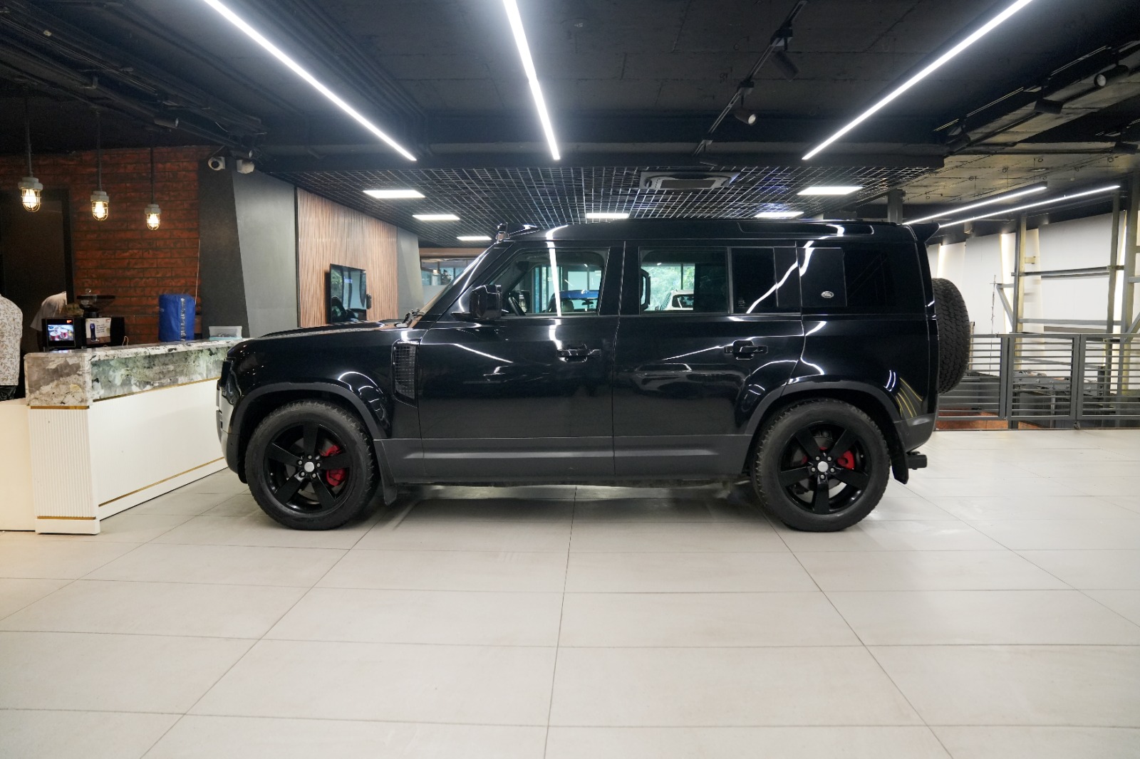 Used Land Rover Defender 110 P300 HSE Cars in Goa | Second-Hand Land ...