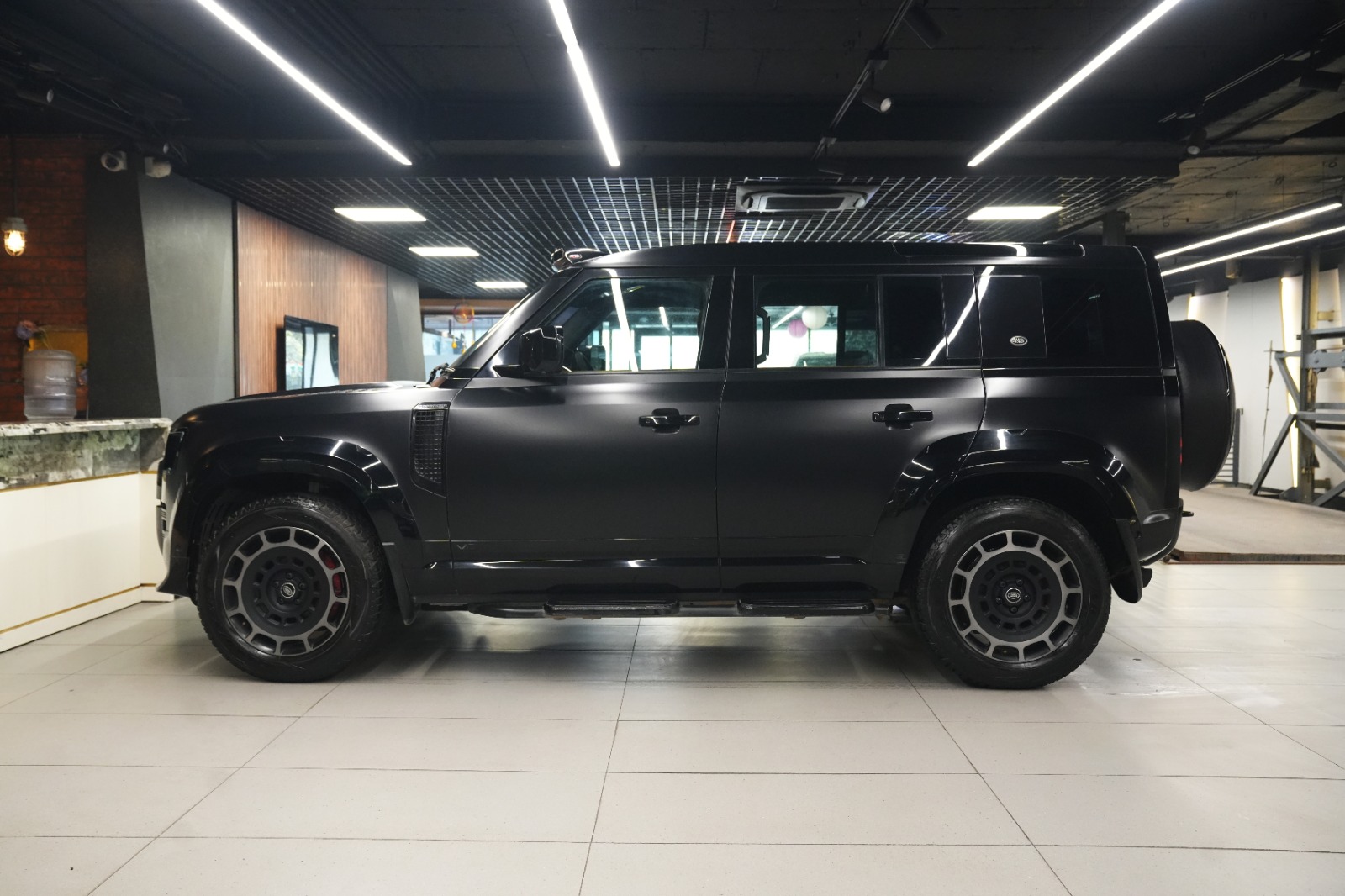 Used Land Rover Defender 5.0 V8 Cars in Sirsa | Second-Hand Land Rover ...