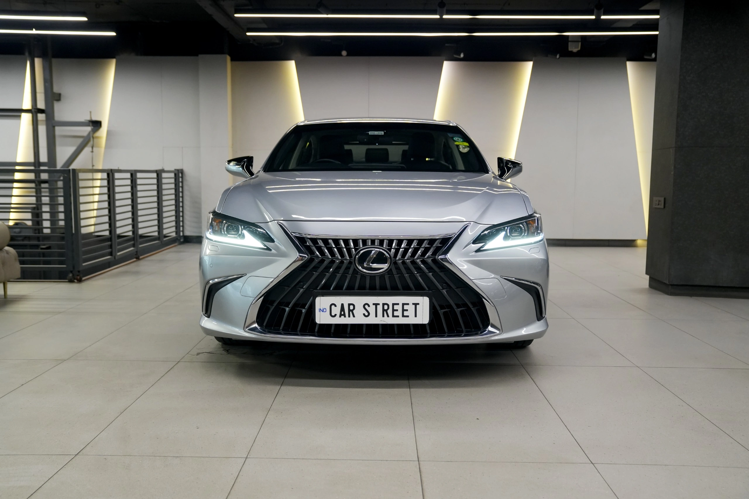 Lexus  ES300H Hybrid Exquisite